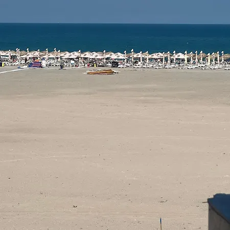 La Playa - Situat Pe Plaja Cu La Mare אפורי נורד
